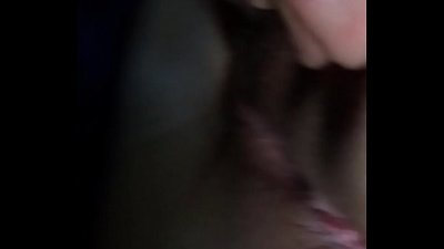 కారులో స్నేహితురాలితో